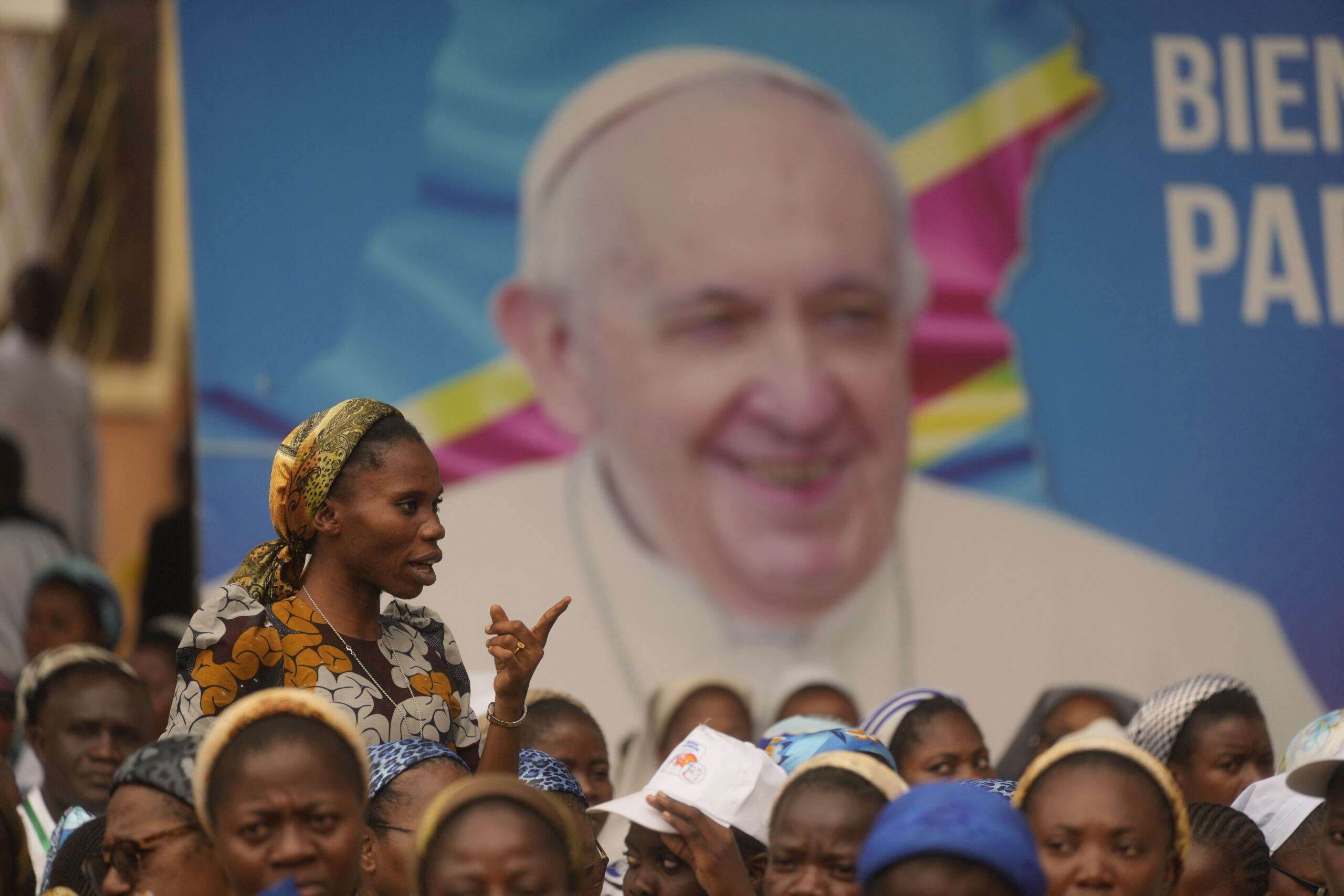 Pope urges Congo youth to reject corruption and they respond