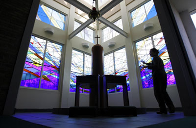 (RNS3-JAN22) Artist Ruth Goliwas talks about the stained glass she for Holy Family Catholic Church in Luling, La. For use with RNS-CHURCH-ARTIST, transmitted Jan. 22, 2009. Religion News Service photo by Brett Duke/The Times-Picayune. 