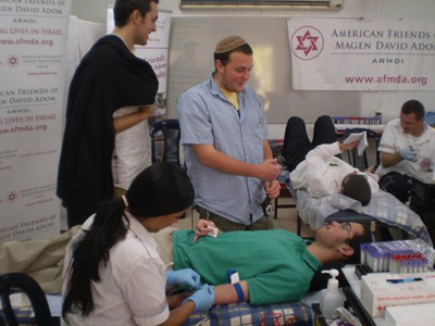 (RNS2-FEB06) American Friends of Magen David Adom, Israel's national blood bank, has organized blood drives from Jewish and Christian pilgrims from North America to help boost the agency's supply of available blood. For use with RNS-BLOOD-DONATE, transmitted Feb. 6, 2008. Religion News Service photo courtesy Magen David Adom. 
