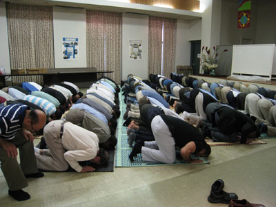 (RNS1-JULY22) Muslim men pray at the Episcopal Church of the Epiphany in downtown Washington each Friday. The satellite prayer center, created by a board member of the All-Dulles Area Muslim Society, was started to help downtown workers who are unable to drive long distances for weekly prayer. For use with RNS-MUSLIMS-PRAY, transmitted July 22, 2008. Religion News Service photo by Mallika Rao. 
