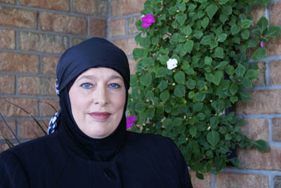 (RNS4-OCT03) Yvonne Ridley is a British journalist who converted to Islam after being held 
captive by the Taliban in Afghanistan. For use with RNS-10-MINUTES, transmitted Oct. 3, 2007. 
Religion News Service photo by Ron Csillag. 