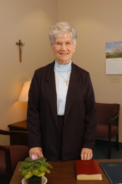 (RNS1-JULY14) Sister Claire Lapointe counsels Roman Catholics in Springfield, Mass., about the 
church's rules on marriage annulments. See RNS-CATHOLIC-ANNUL, transmitted July 14, 2006. 
Religion News Service photo by Michael S. Gordon/The Republican. 