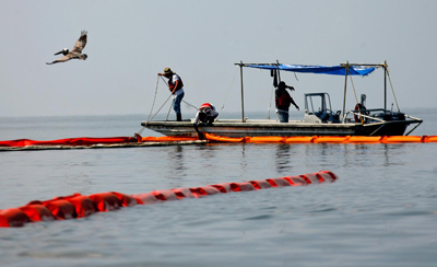 (RNS4-MAY26) Workers lay a double line of protection near an island in eastern Barataria Bay off the coast of Louisiana in an effort to contain damage from the April 20 oil spill. For use with RNS-CHURCHES-OILSPILL, transmitted May 26, 2010. RNS photo by Ted Jackson/The Times-Picayune. 