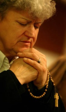 (RNS) Maria Kobal of Euclid, Ohio, prays the rosary at the Shrine of Our Lady of Lourdes in Euclid, Ohio. Law enforcement officials around the country say gangs have adopted the rosary as a symbol that is protected by the First Amendment. RNS file photo by Chris Stephens/The Plain Dealer of Cleveland. 