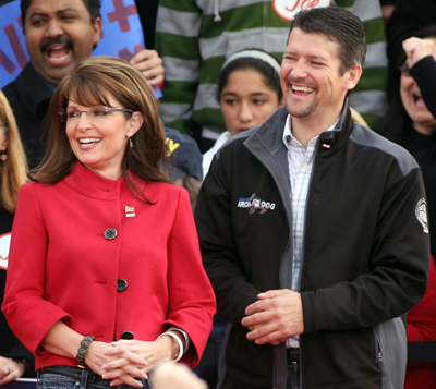 (RNS3-OCT21) Sarah Palin, seen here campaigning with husband Todd in Lakewood, Ohio, in 2008, started her political career talking about her Christian faith but has since backed off, says biographer Stephen Mansfield. For use with RNS-PALIN-FAITH, transmitted Oct. 21, 2010. RNS file photo by Tracy Boulian/The Plain Dealer. 