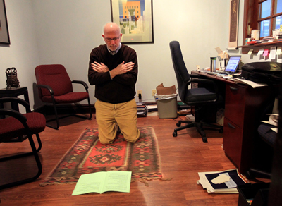 (RNS2-MAR17) The Rev. Steve Lawler, an Episcopal priest, prays one the five daily prayers required in the Muslim faith at his office in St. Louis Friday. Lawler took up the life of a Muslim during the 40 days of Lent, but gave it up when his bishop threatened to defrock him. For use with RNS-MUSLIM-LENT, transmitted March 17, 2011. RNS photo by Christian Gooden/The Post-Dispatch. 