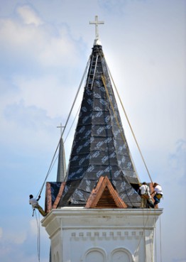 (RNS) Steeplejacks from Inspired Heights finish work on the gables and prepare to put copper on the sides of the steeple of First Methodist Church in Huntsville, Ala. RNS file photo by Bob Gathany/The Huntsville Times. 
