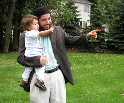 (RNS8-AUG24) The 9/11 attacks gave birth to a new generation of self-assertive Muslims, including Hassan Shibly (seen here with his son), who grew a beard and wore traditional Muslim garb to show his Muslim identity. For use with RNS-911-ASSERT, transmitted Aug. 24, 2011. RNS photo by David Scott Myers. 