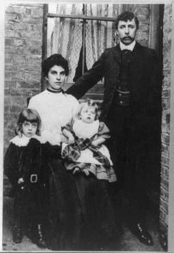 (1912) Frank Goldsmith, his wife Emily, and their two sons, Frank Jr. and baby Bertie, who died in 1911. Frank, Emily and young Frankie were passengers on board the Titanic when it sank in 1912. Emily and Frankie survived, but Frank Sr. did not. 