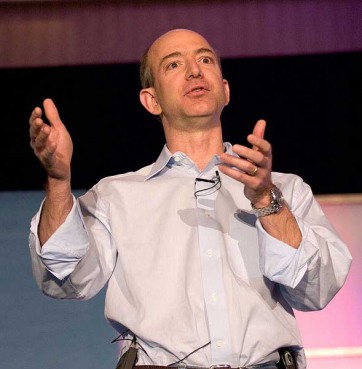 Amazon founder Jeff Bezos starts his High Order Bit presentation (2005).  This photograph was taken during the 2005 O'Reilly Emerging Technology Conference in San Diego, California at the Westin Horton Plaza Hotel. 
