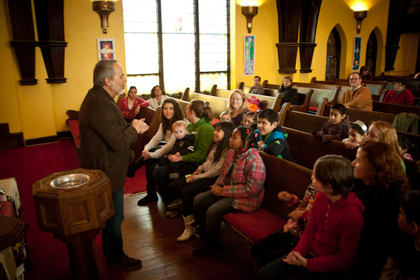 Pastor Rick Behrens speaks to the children during the bilingual Sunday morning service at Grandview Park Presbyterian Church in Kansas City, Kan. on Jan. 13, 2013. RNS photo by Sally Morrow
