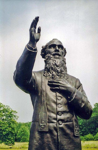 Statue of Father William Corby at Gettysburg battlefield by Samuel Murray. <a href=