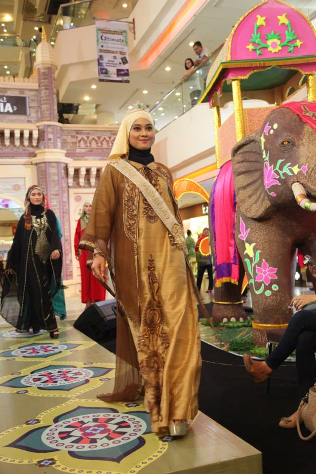 Nina Septiani of Indonesia was crowned Miss World Muslimah 2012.