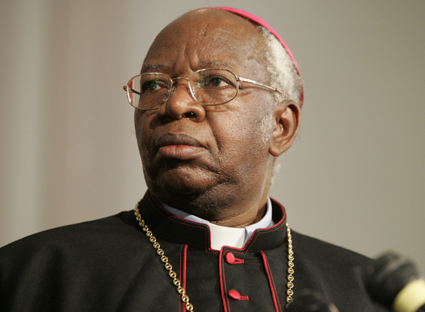Excommunicated Zambian Archbishop Emmanuel Milingo speaks at a press conference in Washington in this Sept. 27, 2006, file photo. In a Dec. 17 statement, the Vatican said he has been dismissed from the priesthood. Photo by Paul Haring/Catholic News Service