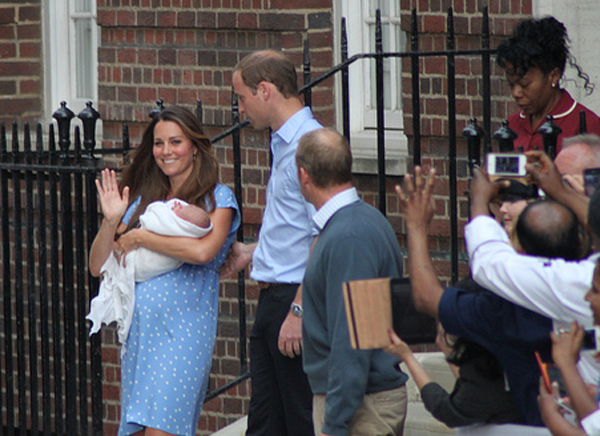 Kate Middleton and Prince William leaves the hospital with baby George.