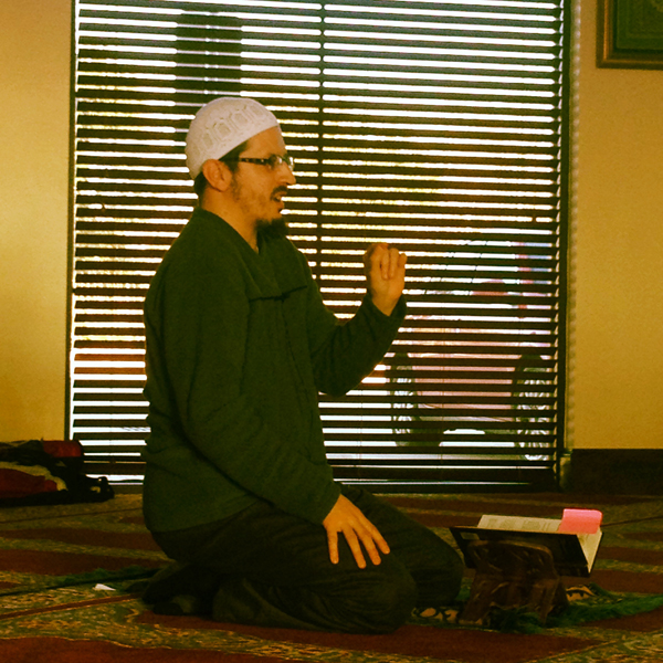 Imam Daniel Abdullah Hernandez teaching at the masjid. RNS photo by Ken Chitwood
