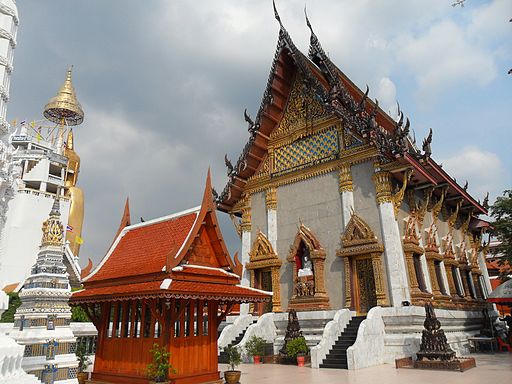 Buddhist temple Wat Intharawihan in Bangkok, Thailand.