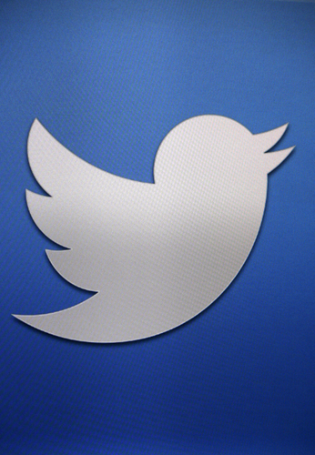 Twitter has set new rules banning accounts that promote violence or threaten others.