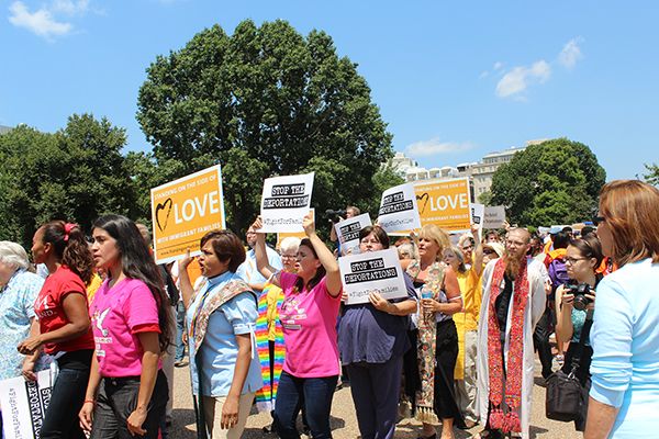 Religious leaders and immigration advocates marched toward the White House on July 31, 2014. RNS photo by Adelle M. Banks