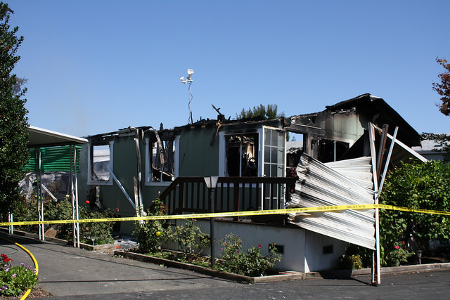 A mobile home park caught fire following a gas leak triggered by a 6-magnitude earthquake in Napa, California. (August 24, 2014)