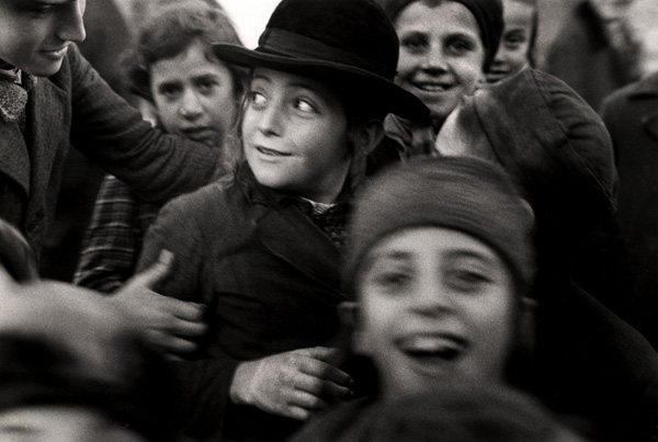 Roman Vishniac, [Jewish schoolchildren, Mukacevo], ca. 1935–38. Photo © Mara Vishniac Kohn. Courtesy International Center of Photography