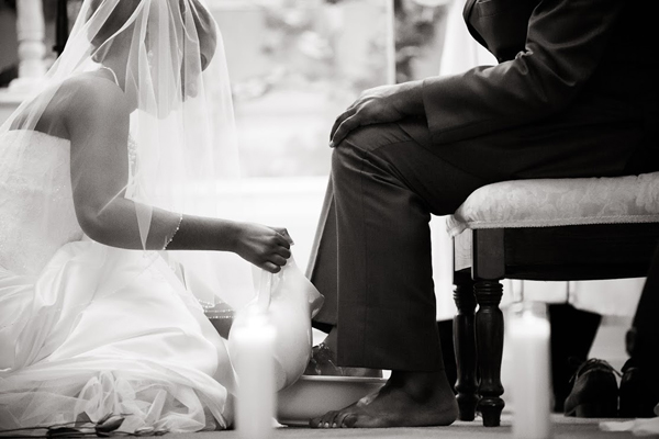 When Brianna and Chris Lindsay married in June, the evangelical couple added foot washing to the ceremony to demonstrate their mutual submission. Photo courtesy of Perfectly Paired Photography
