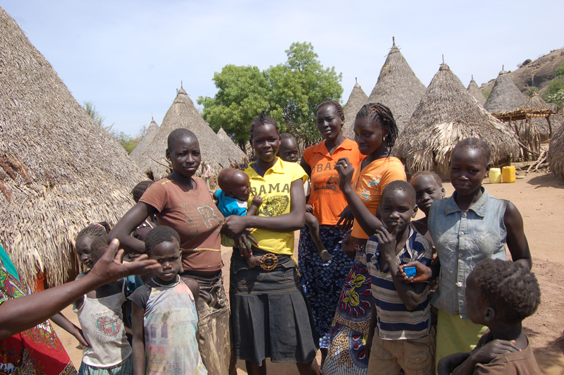 A happy South Sudanese family before the war. Photo by Fredrick Nzwili 