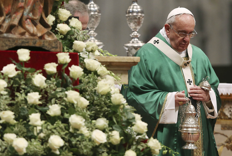 (RNS) Pope Francis celebrates a mass in St. Peter's Basilica at the Vatican, February 15, 2015. Photo by REUTERS/Alessandro Bianchi. * This photo can only be used with RNS-POPE-CHALLENGE, transmitted Feb. 15, 2015.