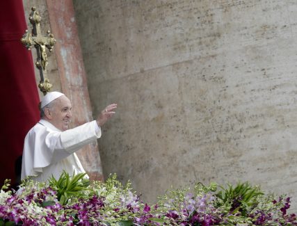 Pope Francis waves as he delivers a "Urbi et Orbi" message from the balcony overlooking St. Peter's Square at the Vatican April 5, 2015. REUTERS/Max Rossi 