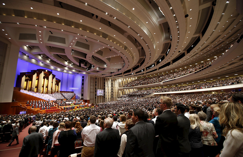 The Mormon Tabernacle Choir and conference goers sing at the first session of the The Church of Jesus Christ of Latter-day Saints' 185th Annual General Conference in Salt Lake City, Utah April 4, 2015. Photo courtesy of REUTERS/George Frey
*Editors: This photo may only be republished with RNS-MORMON-GOP, originally transmitted on April 8, 2015.