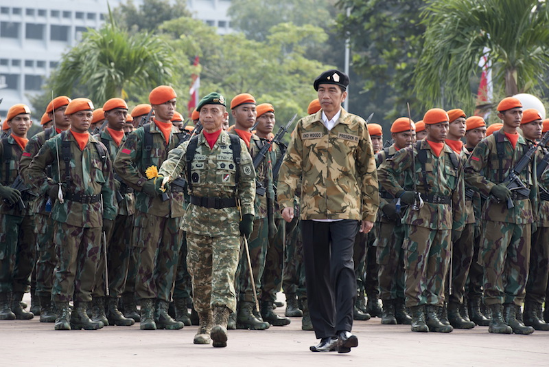 Indonesia President Joko Widodo (R) reviews members of the Indonesian military's special forces after becoming an honorary member at the armed forces' headquarters, Cilangkap Jakarta April 16, 2015 in this photo taken by Antara Foto. Photo courtesy Reuters. 