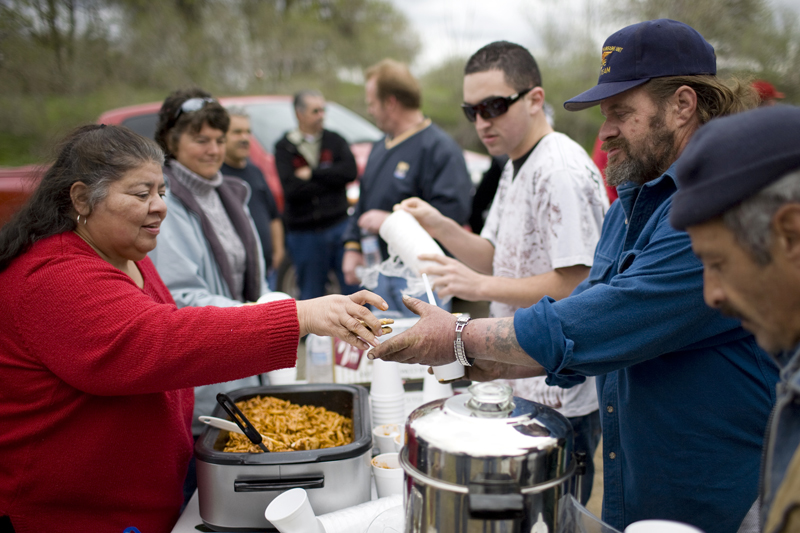 Church volunteers hand out free meals at a homeless tent city in Sacramento, California on March 15, 2009. Sacramento's tent city has seen an increase in population as unemployment numbers grow in the US. Photo courtesy of REUTERS/ Max Whittaker
*Editors: This photo may only be republished with RNS-LUPFER-COLUMN, originally transmitted on May 21, 2015.