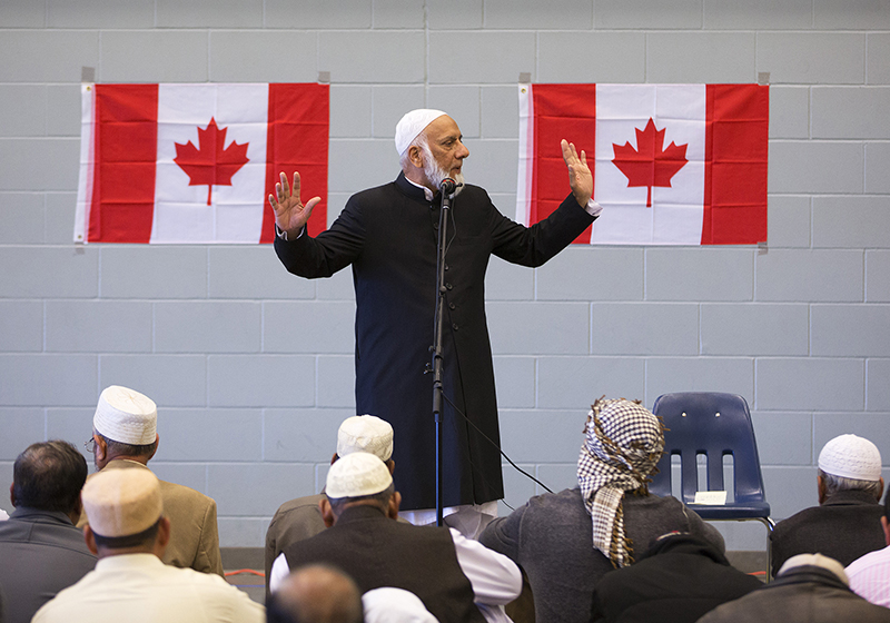 Imam Syed Soharwardy talks to his fellow Muslims during a show for support against the attacks on Canadian soldiers during their memorial service in Calgary, Alberta, on October 24, 2014. Photo courtesy of REUTERS/Todd Korol  *Editors: This photo may only be republished with RNS-QUEBEC-MUSLIMS, originally transmitted on June 11, 2015.