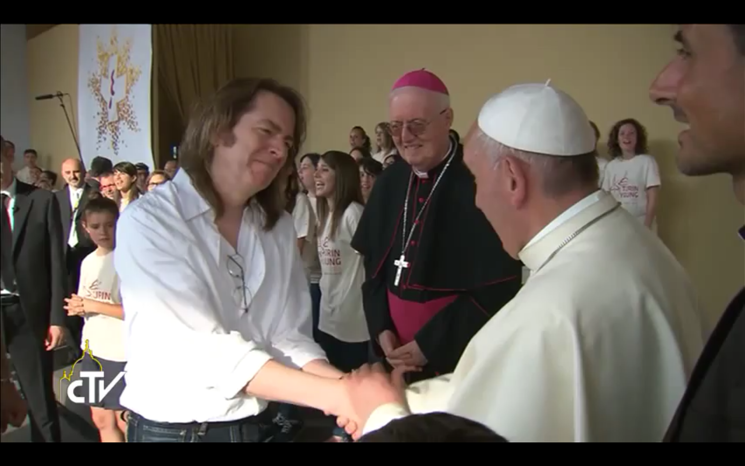 Ceili Rain singer’s “fervent prayer” answered with performance at Papal event and handshake with Pope Francis