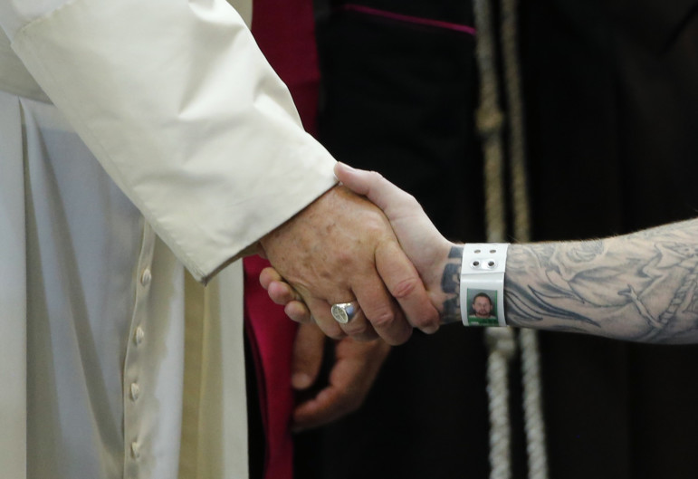 Pope Francis shakes hands with an inmate as he meets with prisoners at Curran-Fromhold Correctional Facility in Philadelphia, September 27, 2015.    REUTERS/Jonathan Ernst (TPX IMAGES OF THE DAY)