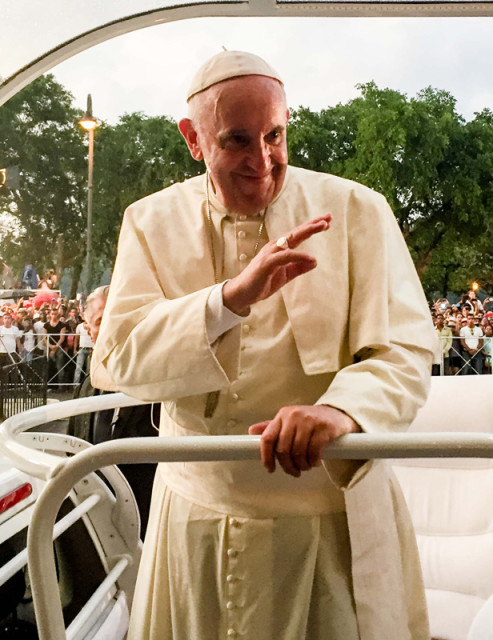 Pope Francis departs after addressing a gathering of young people at the Felix Varela in Havana. Photo by Gregory L. Tracy, courtesy of The Pilot/Archdiocese of Boston