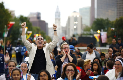 People cheer as they wait for Pope Francis in Philadelphia on September 26, 2015. Photo courtesy of REUTERS/POOL *Editors: This photo may only be republished with RNS-POPE-IMMIGRATION, originally transmitted on Sept. 26, 2015.