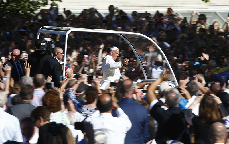 Pope Francis waves to the crowds gathered to see him as he arrives at the Basilica of the National Shrine of the Immaculate Conception in Washington on September 23, 2015. Photo courtesy of REUTERS/Tony Gentile *Editors: This photo may only be republished with RNS-POPE-SAINT, originally transmitted on Sept. 23, 2015.