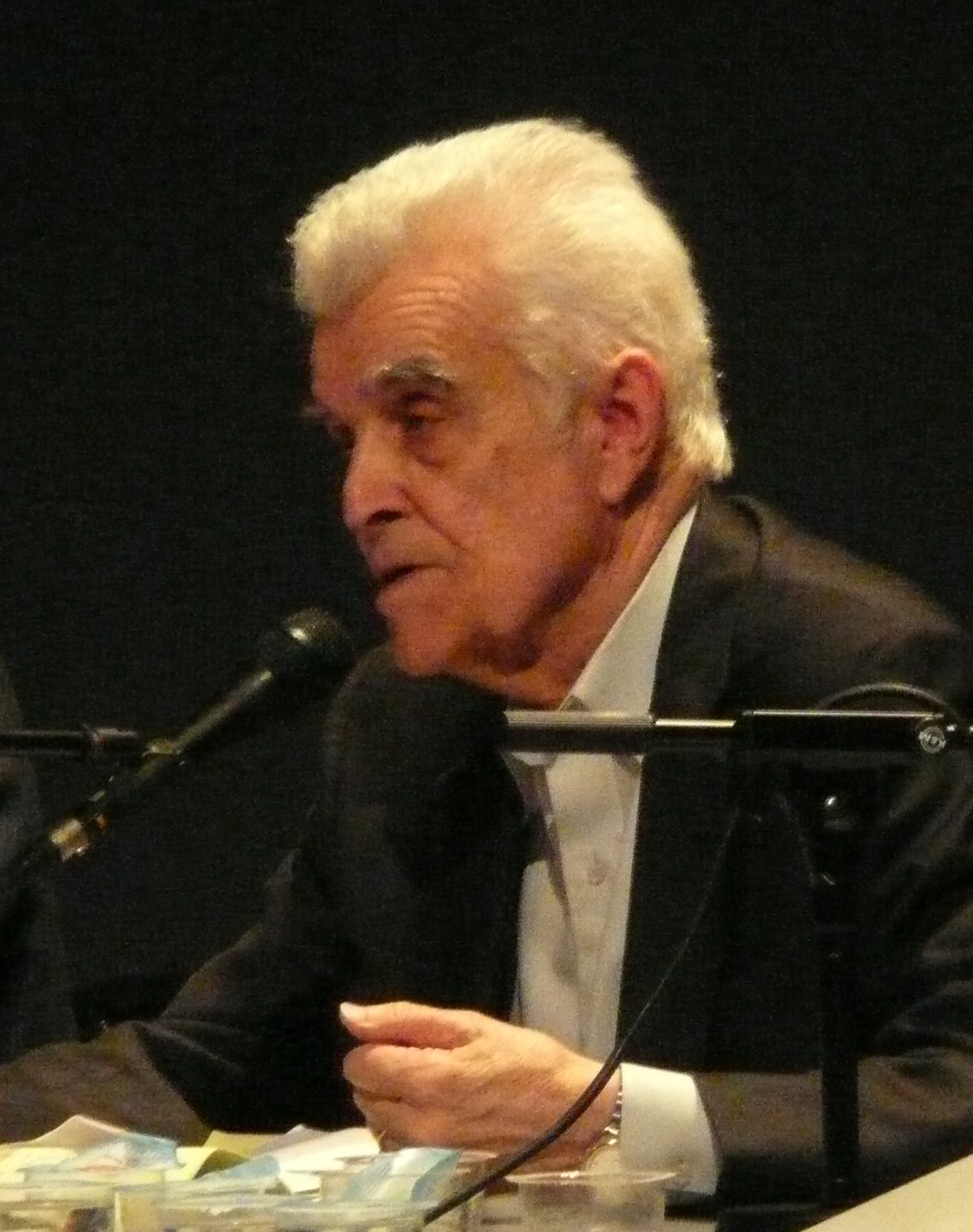 French philosopher René Girard during a colloquium in Paris in 2007. Girard, who wrote about religion and violence, died Nov. 4. PHOTO: Wikipedia/Vicq.