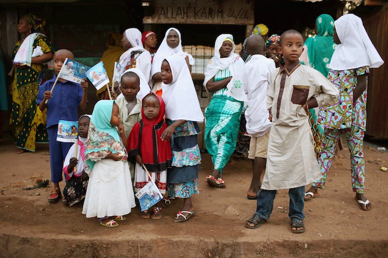 Children await for the arrival of Pope Francis at the central mosque, in the mostly Muslim PK 5 neighbourhood of the capital Bangui, Central African Republic, November 30, 2015. REUTERS/Siegfried Modola