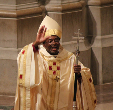 Episcopal Church Presiding Bishop Michael Curry waves at the conclusion of his installation service on Nov. 1, 2015 at Washington National Cathedral. Religion News Service photo by Adelle M. Banks