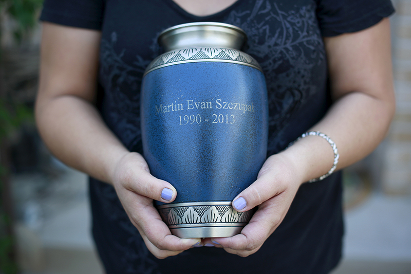 Inez Szczupak holds an urn filled with the ashes of her son Martin, who died of a drug overdose, outside her home in the Staten Island borough of New York on August 19, 2015.Photo courtesy of REUTERS/Shannon Stapleton
*Editors: This photo may only be republished with RNS-NONES-BURIAL, originally transmitted on Dec. 17, 2015.