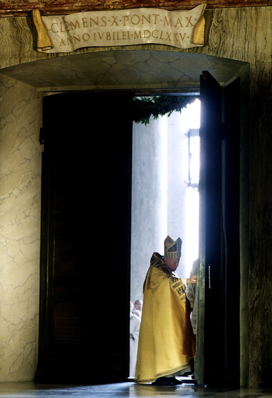 Pope John Paul II closes the Holy Door in St. Peter's Square January 6, 2001. Photo courtesy REUTERS/Vatican *Editors: This photo may only be republished with RNS-VATICAN-JUBILEE, originally transmitted on Dec. 7, 2015.
