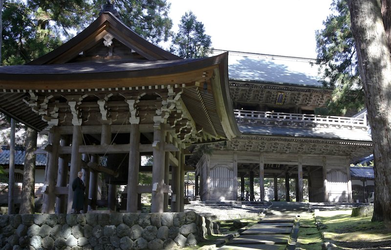 The 13th Century Eiheiji temple in Japan has teamed up with a Tokyo skyscraper builder to seek the commercial enlightenment of foreign tourist dollars. Picture taken October 14, 2015. REUTERS/Junko Fujita 
