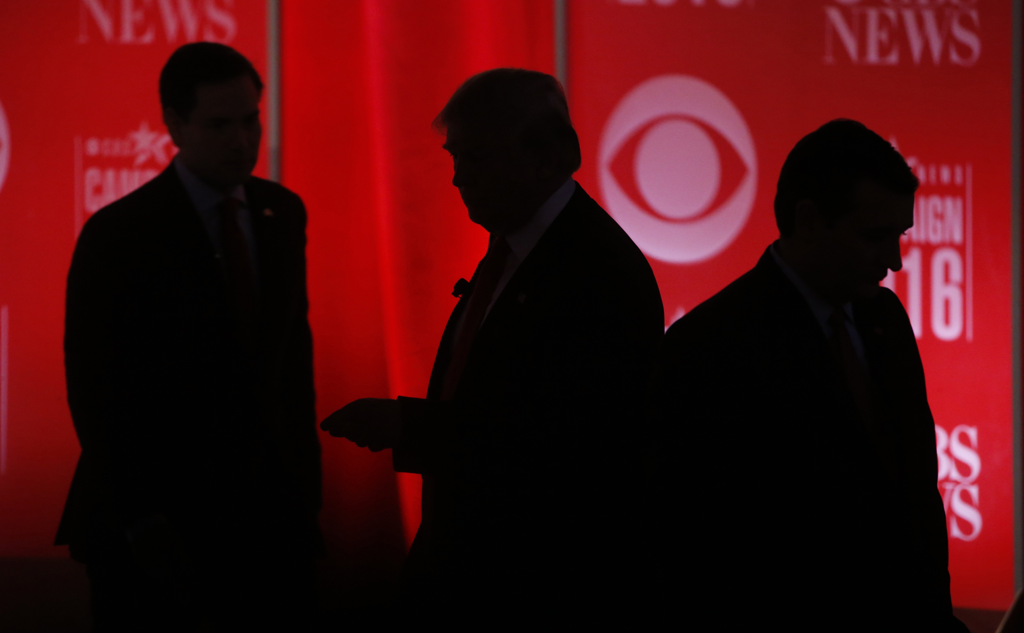 Republican U.S. presidential candidates (L-R) Senator Marco Rubio, businessman Donald Trump and Senator Ted Cruz walk the stage during a commercial break at the Republican U.S. presidential candidates debate sponsored by CBS News and the Republican National Committee in Greenville, South Carolina February 13, 2016. REUTERS/Jonathan Ernst (TPX IMAGES OF THE DAY) - RTX26TRH