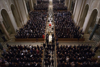 Pallbearers carry the casket down the aisle at the start of the funeral Mass for Associate Justice Antonin Scalia at the Basilica of the National Shrine of the Immaculate Conception in Washington, February 20, 2016. REUTERS/Doug Mills/Pool via Reuters