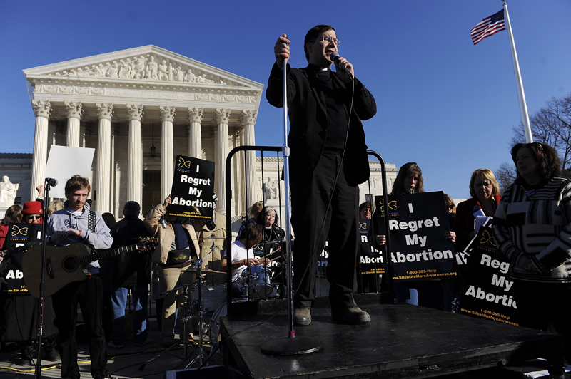 Rev. Frank Pavone, National Director of Priests for Life, leads a prayer during the March for Life anti-abortion rally in front of the US Supreme Court building in Washington, on Jan. 22, 2009. Photo courtesy of Reuters/Jonathan Ernst