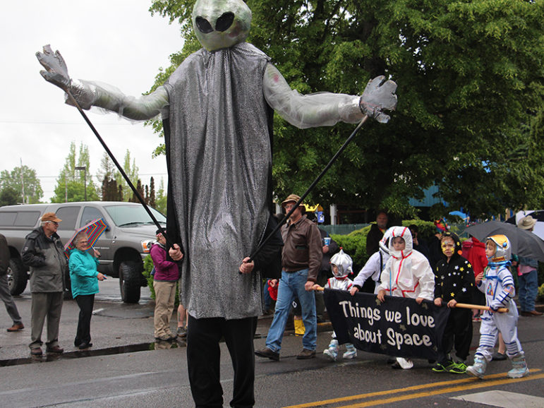 The UFO Parade marches through downtown McMinnville, Ore., during McMenamins UFO Festival on May 14, 2016. The festival regularly brings 7,000 to 10,000 people from as far away as Florida and Massachusetts to McMinnville, a city of 33,000, though organizers said attendance was down a bit this year because of the rain. RNS photo by Emily McFarlan Miller