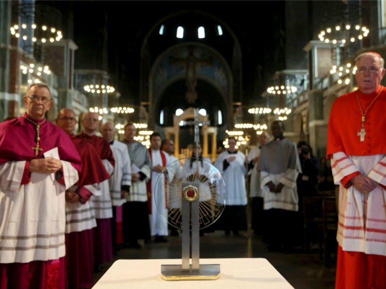 Members of the Catholic church view the Hungarian relic of St Thomas a Becket during a ceremony at Westminster Cathedral in London, Britain May 23, 2016. Photo courtesy of REUTERS/Neil Hall