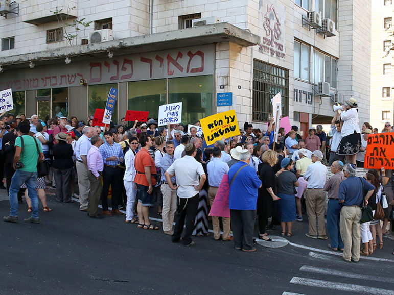 Two hundred people demonstrated outside Israel’s Supreme Rabbinical Court on July 6, 2016, to protest the Chief Rabbinate’s refusal to recognize the authority of one of the most prominent Orthodox American rabbis. Photo courtesy of Ezra Landau for ITIM